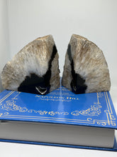 Load image into Gallery viewer, Geode Bookend #1
