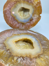 Load image into Gallery viewer, Agate Druzy Geode - The Pineapple Treasure Chest
